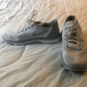 Nike women’s flywire sneakers
